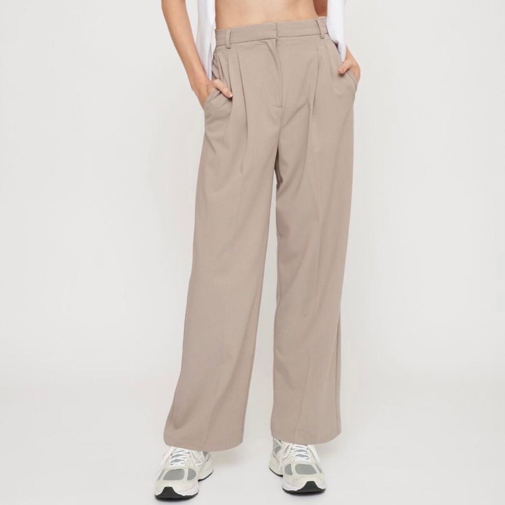Dynamite - Lila Pleated Straight Pant - size 6